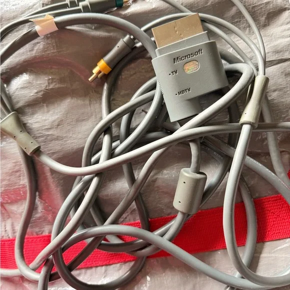 Microsoft XBox 360 Gray Power Adapter and component HD AV Cable - Picture 5 of 6